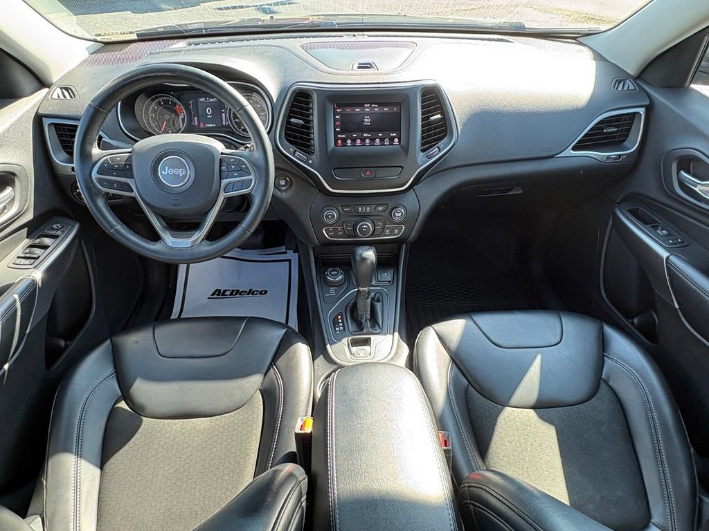 Used 2019 Jeep Cherokee Latitude Plus w/ Cold Weather Group AWD/4WD image 8