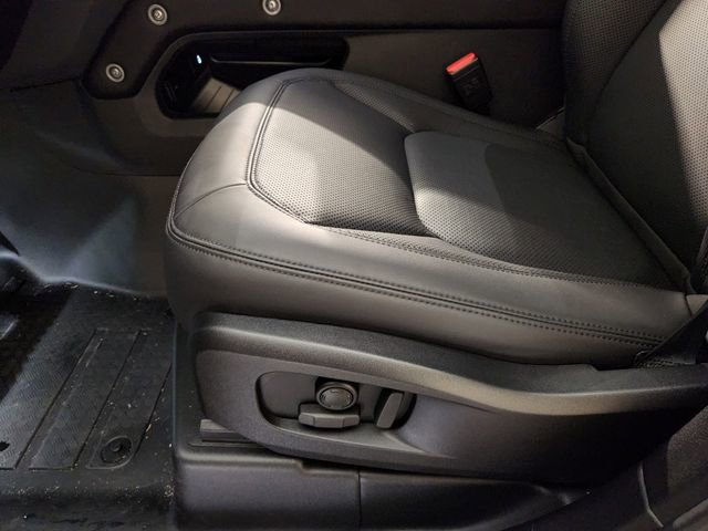 Used 2025 Land Rover Defender 110 S image 25