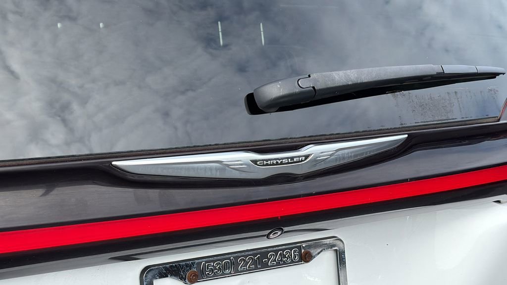 Used 2022 Chrysler Pacifica Touring-L w/ Uconnect Theater Family Group image 11