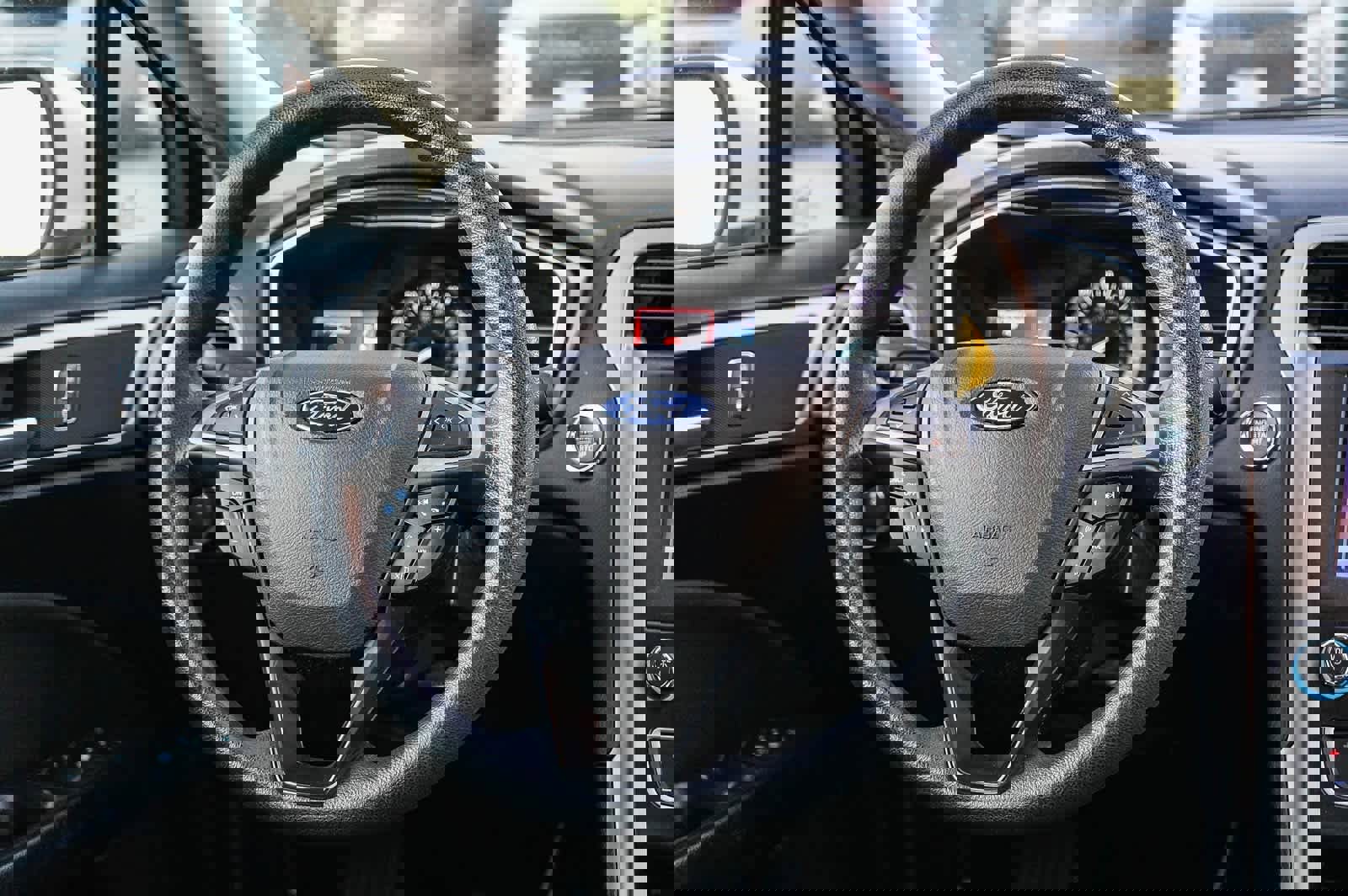 Used 2020 Ford Fusion SE image 15