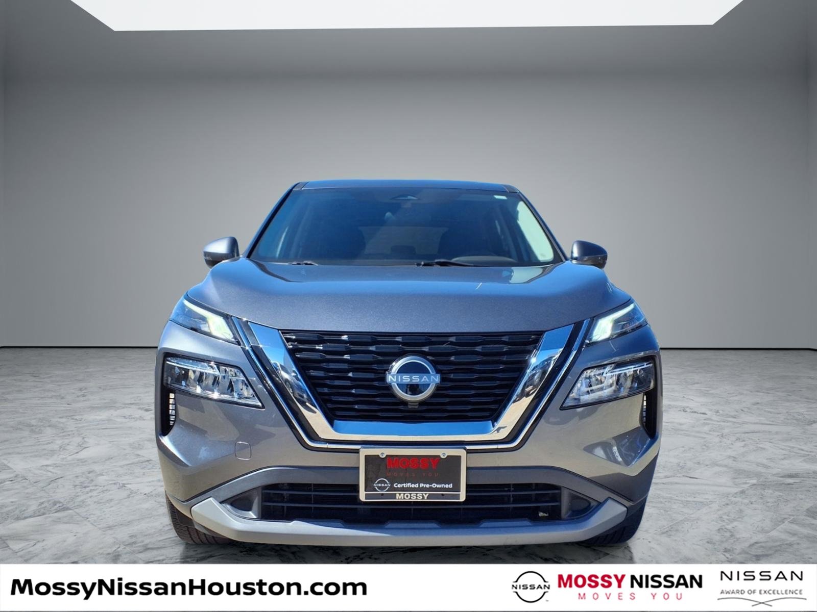 Used 2022 Nissan Rogue SV image 3