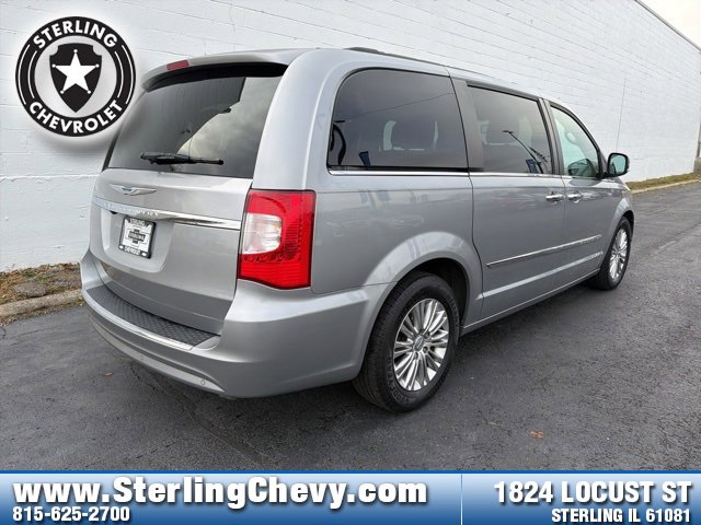 Used 2015 Chrysler Town & Country Touring-L w/ Driver Convenience Group image 5
