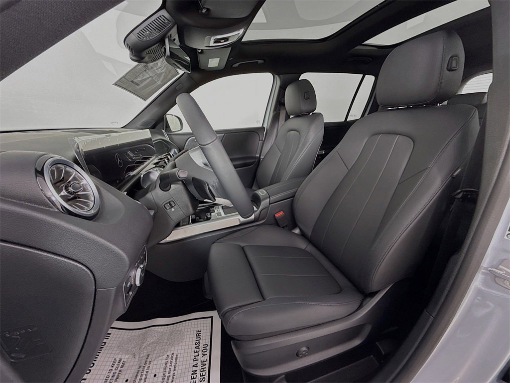 Used 2025 Mercedes-Benz GLB 250 4MATIC image 5
