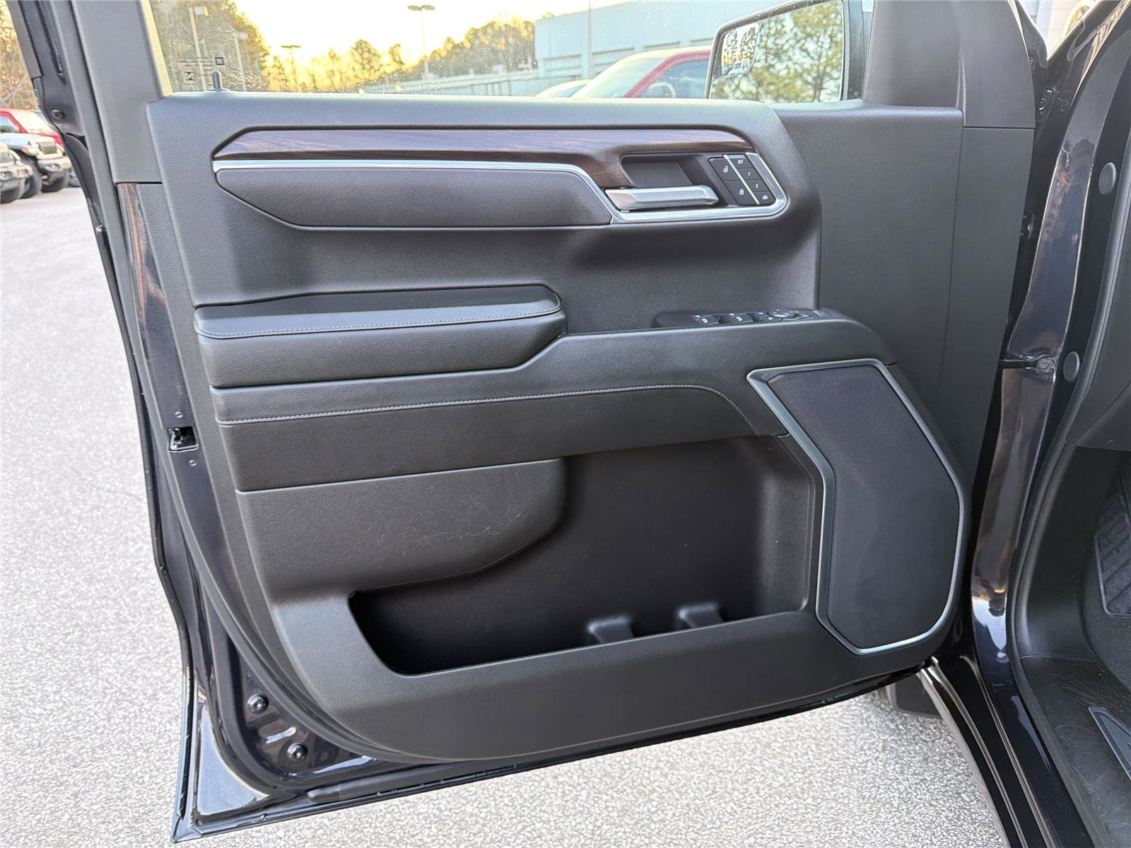 Used 2025 GMC Sierra 1500 SLT image 11