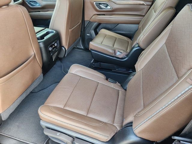 Used 2023 Chevrolet Suburban High Country image 31
