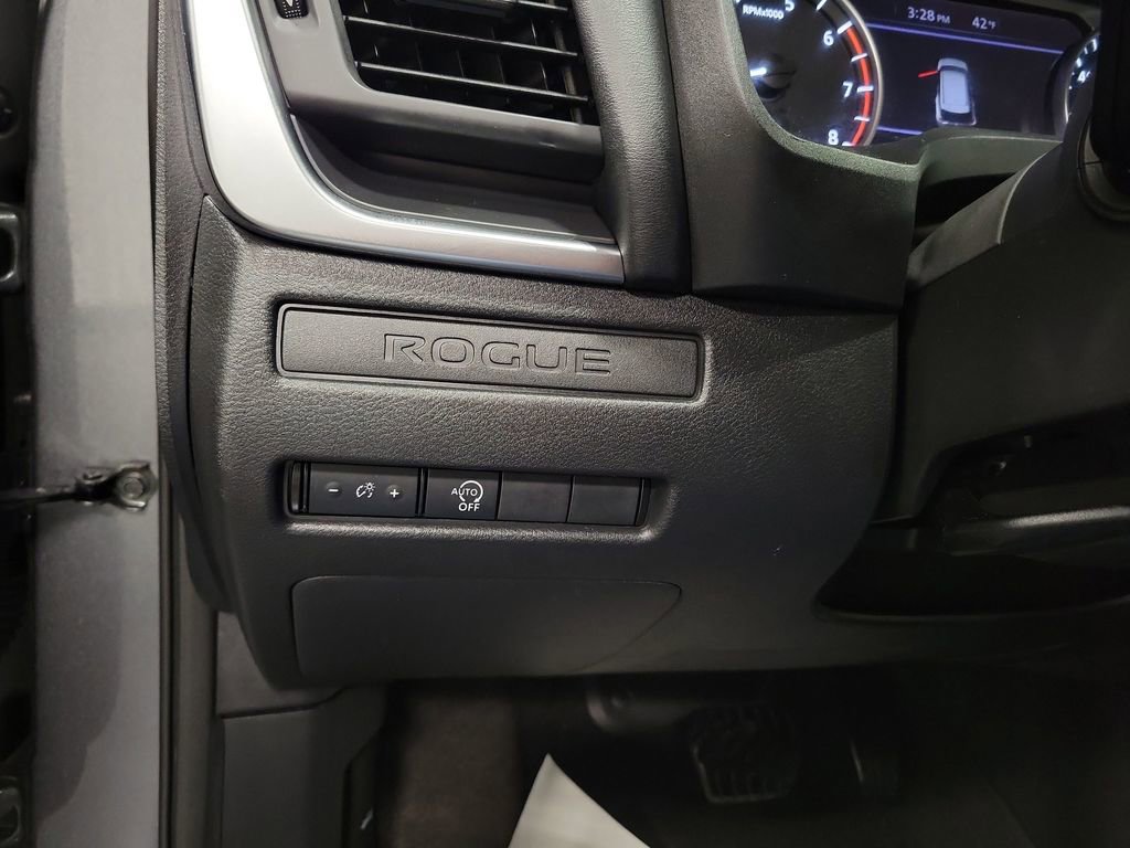 Used 2023 Nissan Rogue S image 20