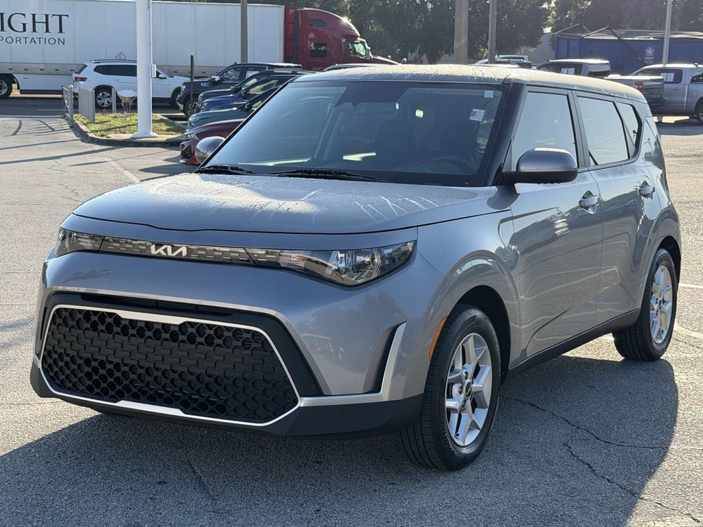 Used 2025 Kia Soul LX w/ LX Technology Package FWD image 9