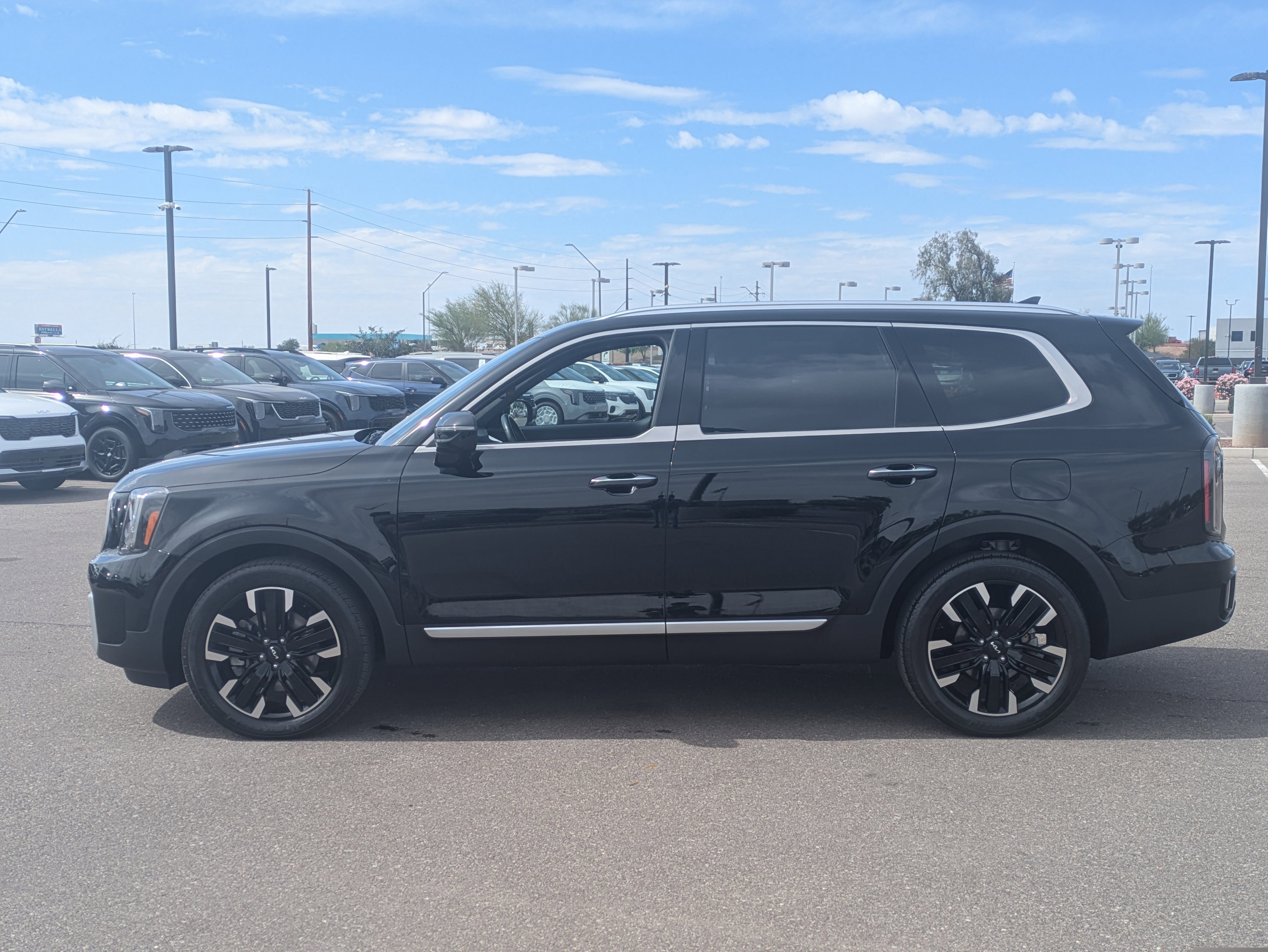 Used 2023 Kia Telluride SX Prestige AWD/4WD image 2