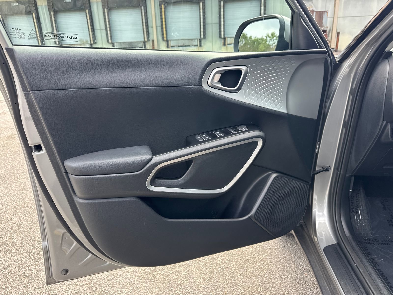 Used 2023 Kia Soul LX image 10