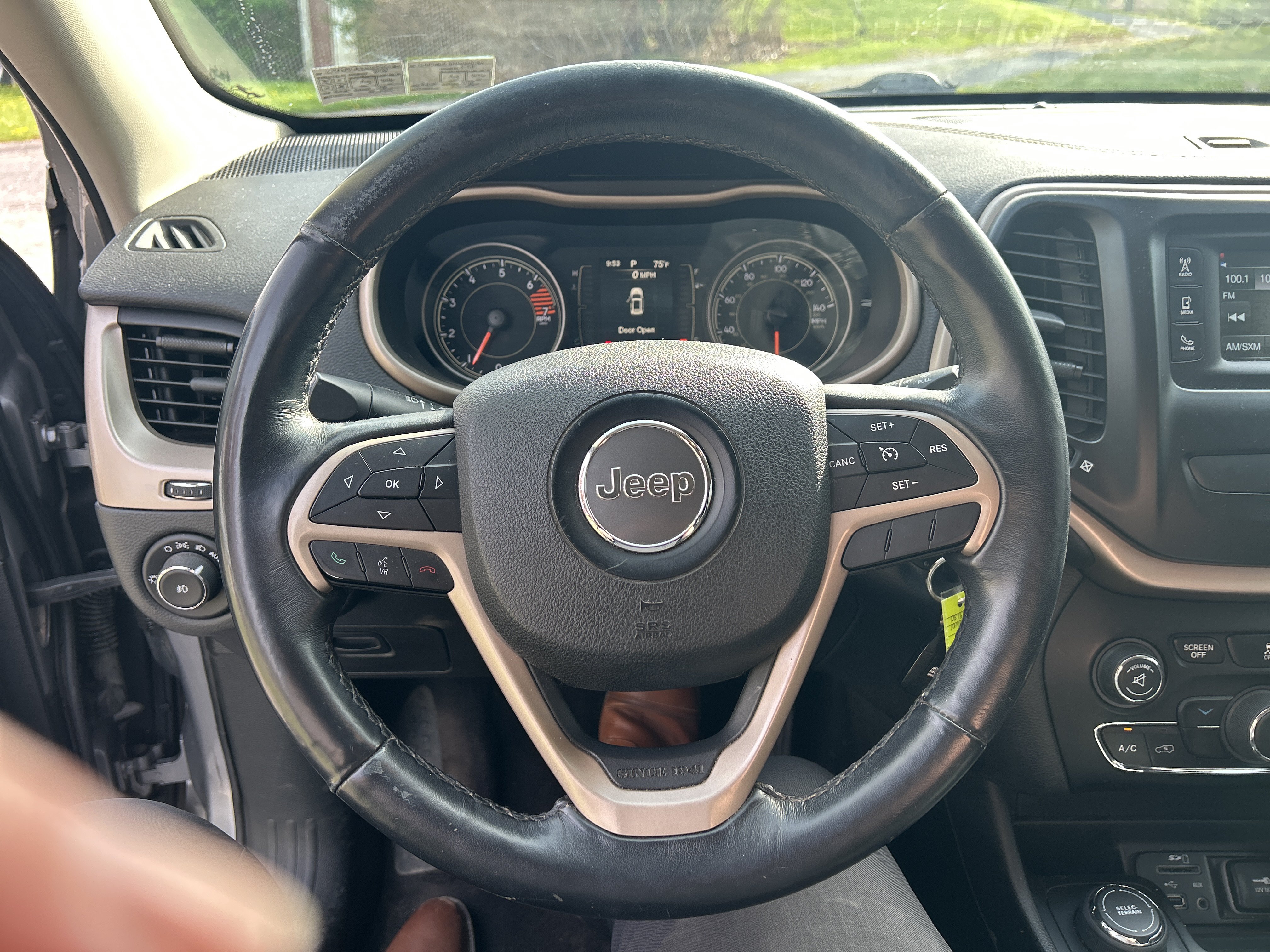 Used 2017 Jeep Cherokee Latitude AWD/4WD image 18