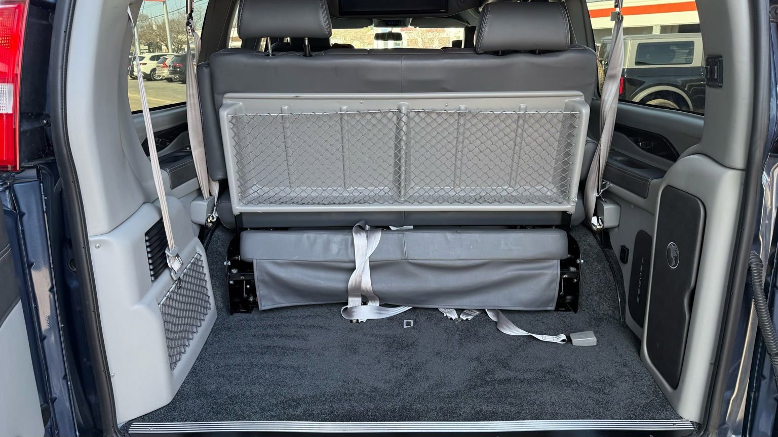 Used 2023 Chevrolet Express 2500 image 31