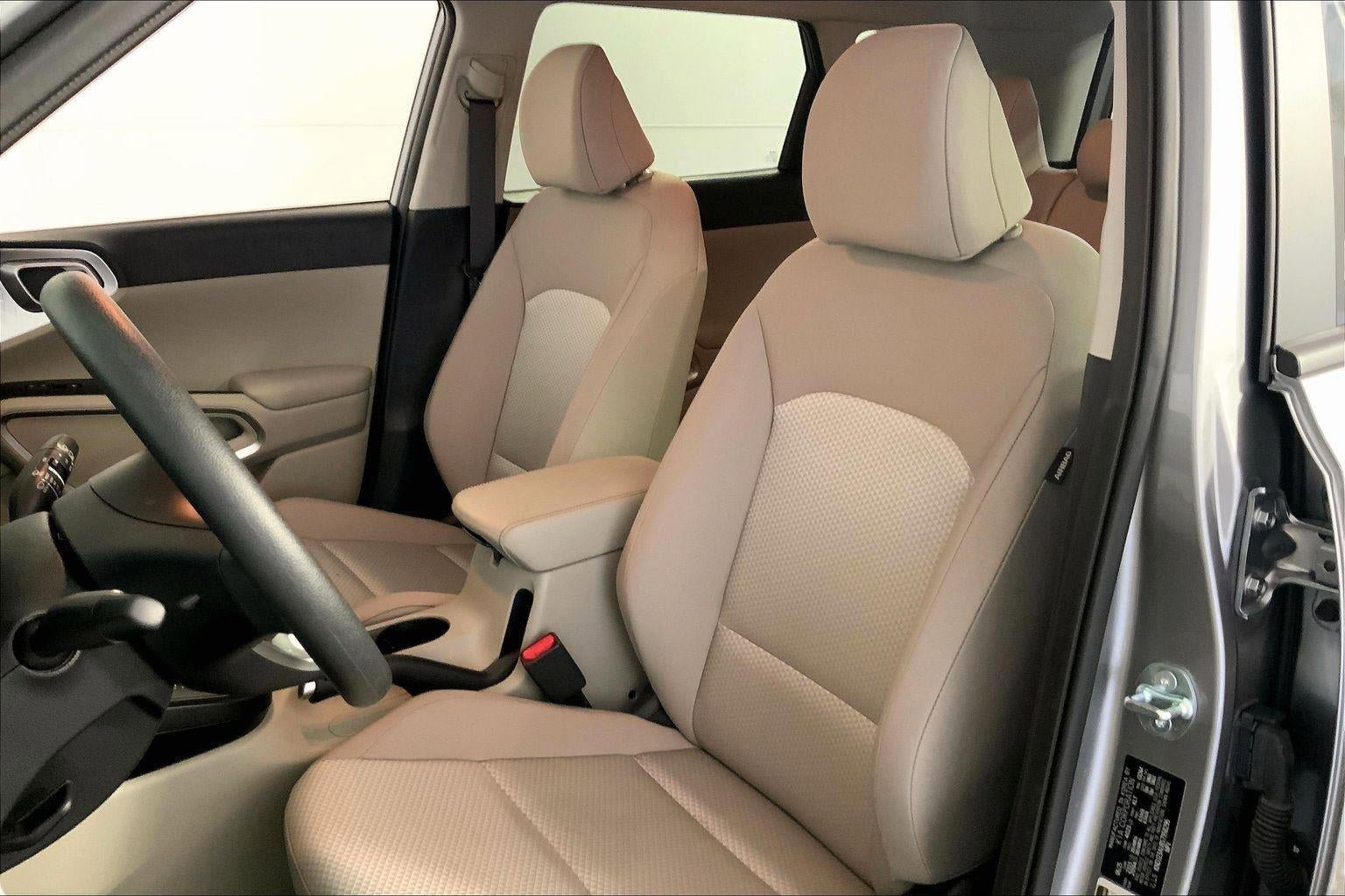 Used 2025 Kia Soul LX FWD image 22