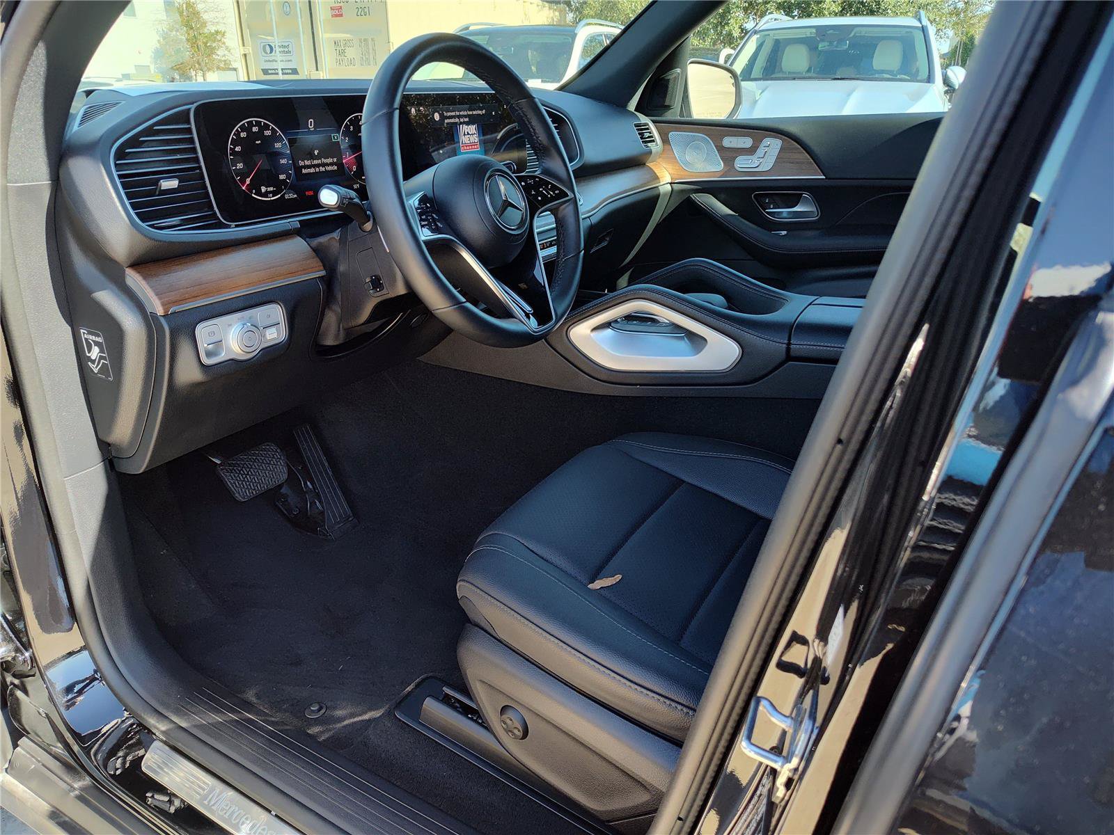 Used 2025 Mercedes-Benz GLE 350 4MATIC image 2