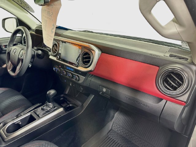 Certified 2023 Toyota Tacoma SR5 AWD/4WD image 33