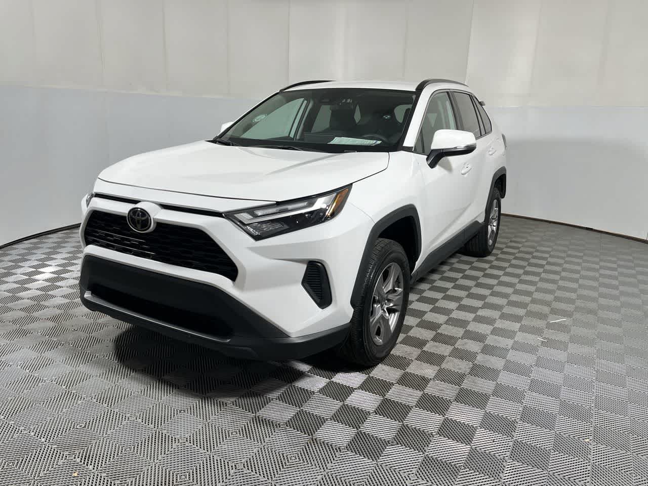 Used 2025 Toyota RAV4 XLE FWD image 4