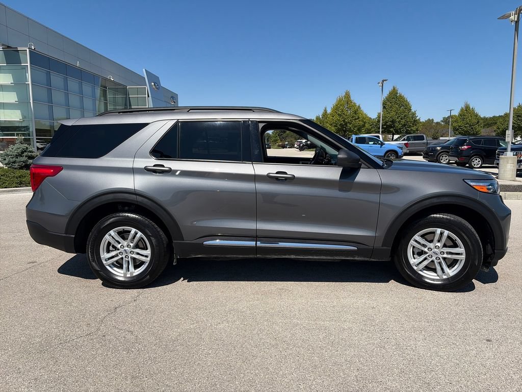 Used 2023 Ford Explorer XLT w/ Equipment Group 202A AWD/4WD image 8