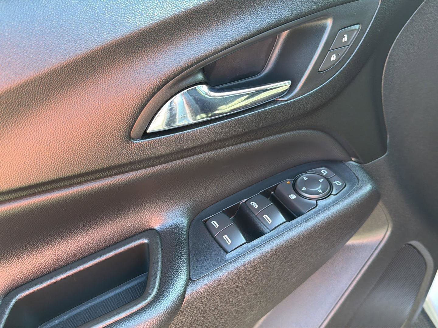 Used 2020 Chevrolet Equinox LT image 11