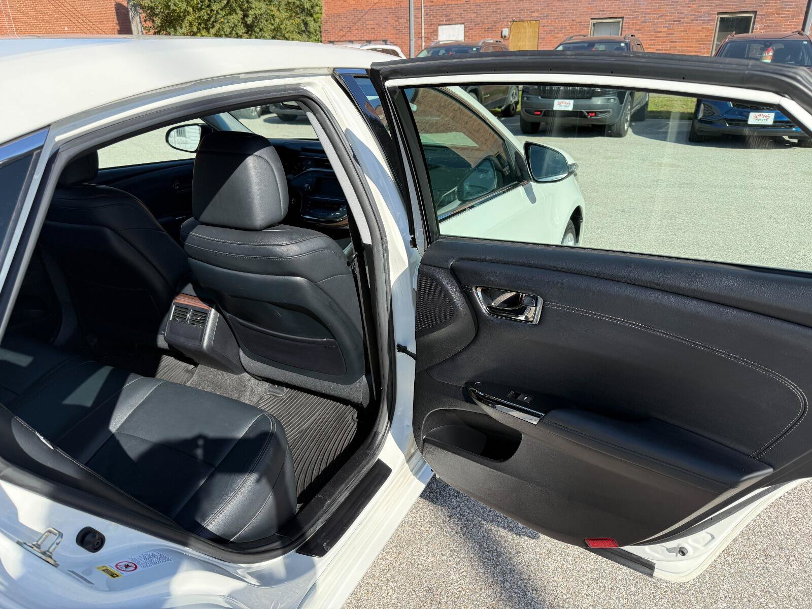 Used 2013 Toyota Avalon XLE Touring FWD image 17