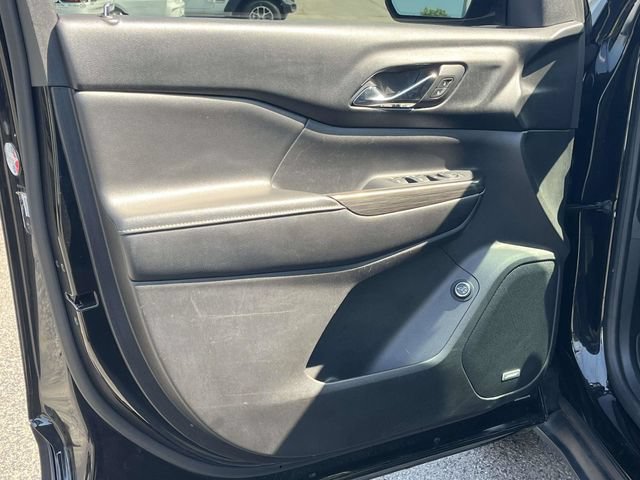 Used 2017 GMC Acadia SLT w/ LPO, Floor Liner Package FWD image 15