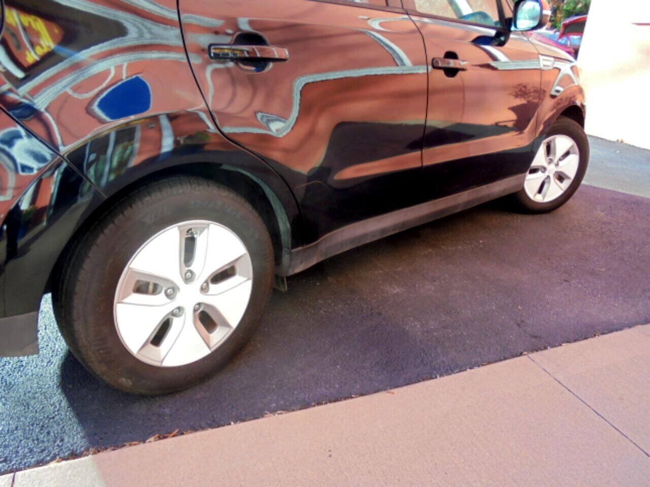 Used 2015 Kia Soul EV + FWD image 24