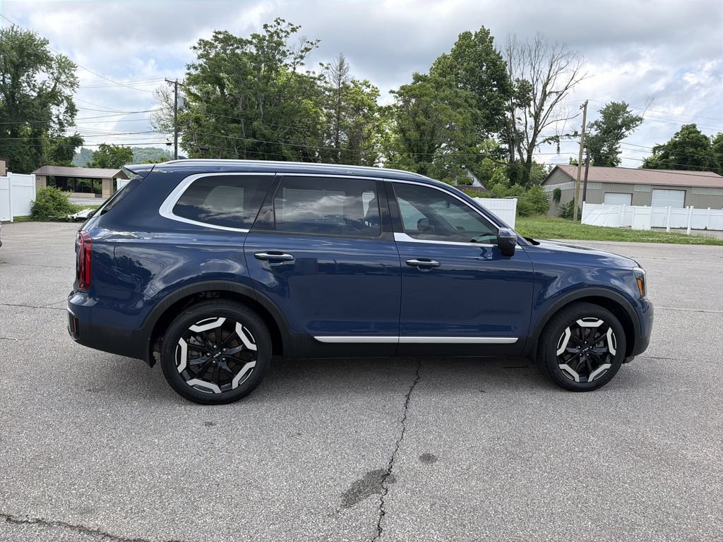 Used 2023 Kia Telluride S w/ S Sunroof Package AWD/4WD image 3