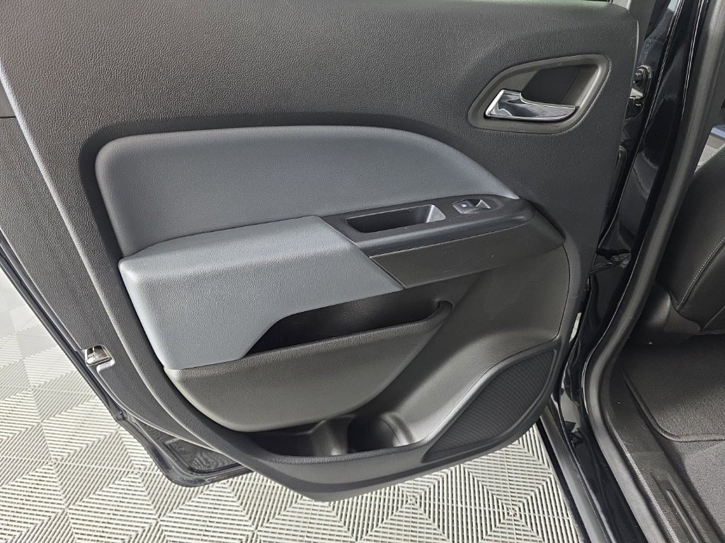 Used 2022 Chevrolet Colorado Z71 w/ Z71 Midnight Edition image 26