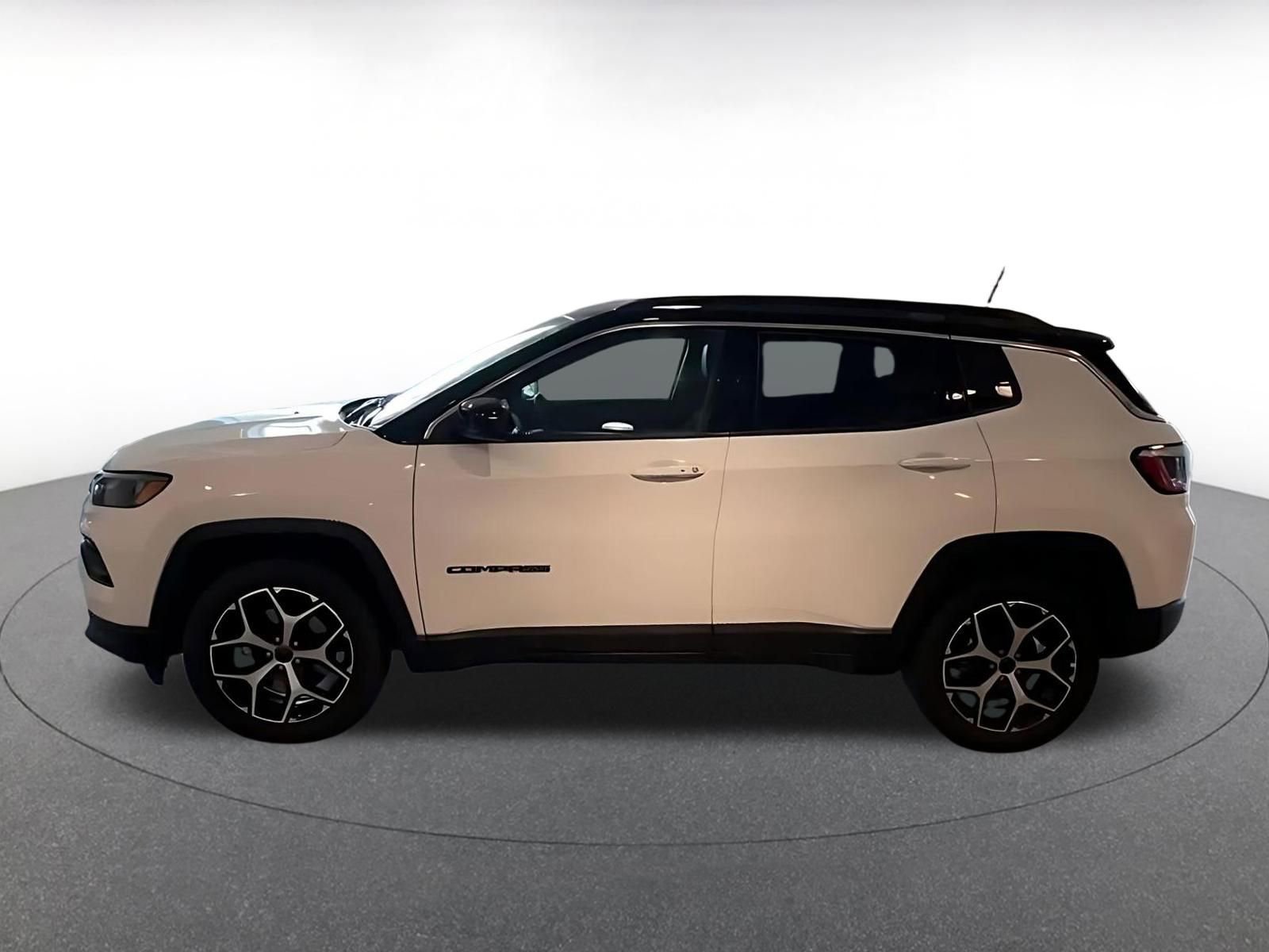 Used 2025 Jeep Compass Limited AWD/4WD image 9