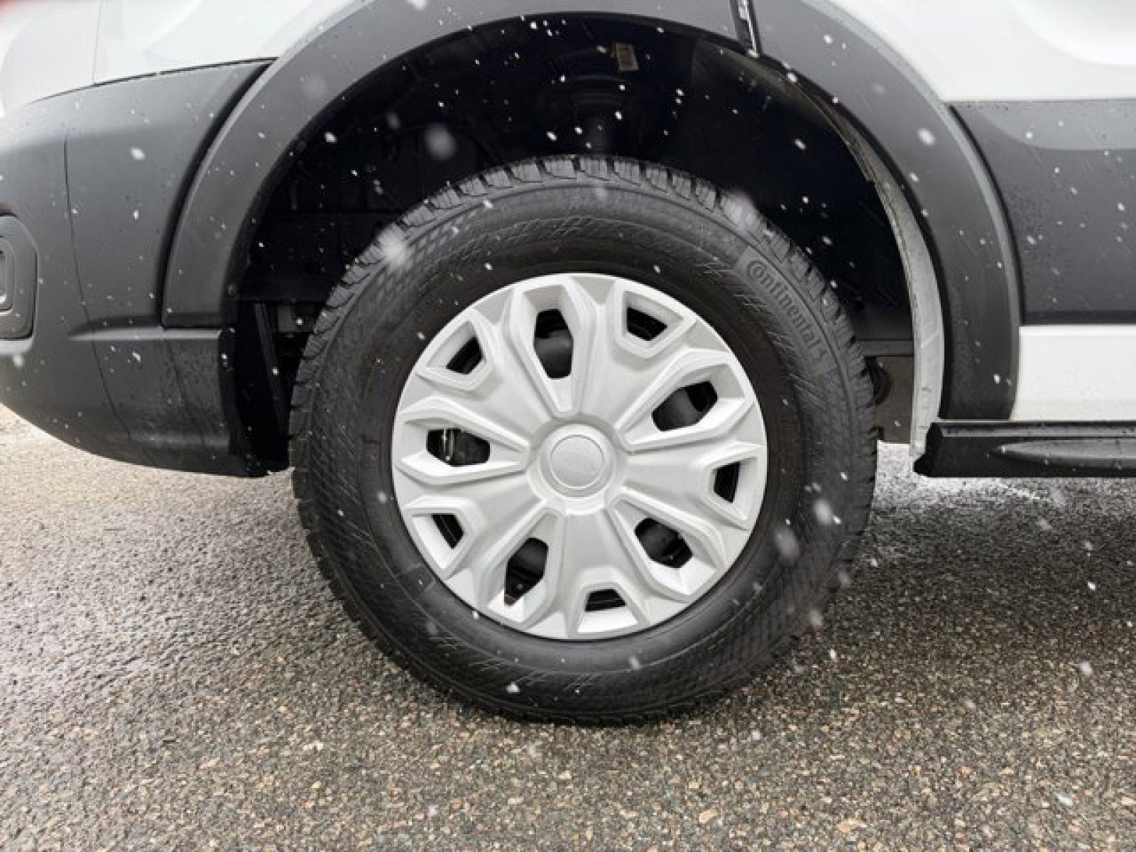 Used 2023 Ford E-Transit Low Roof image 9