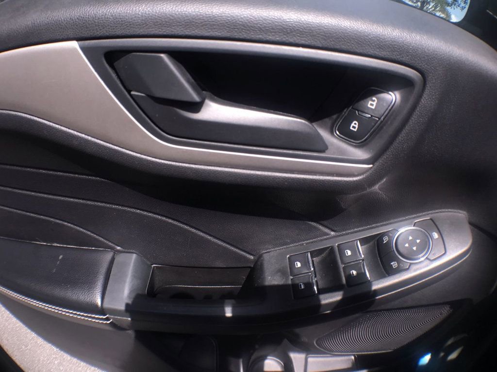 Used 2022 Ford Escape SE image 12