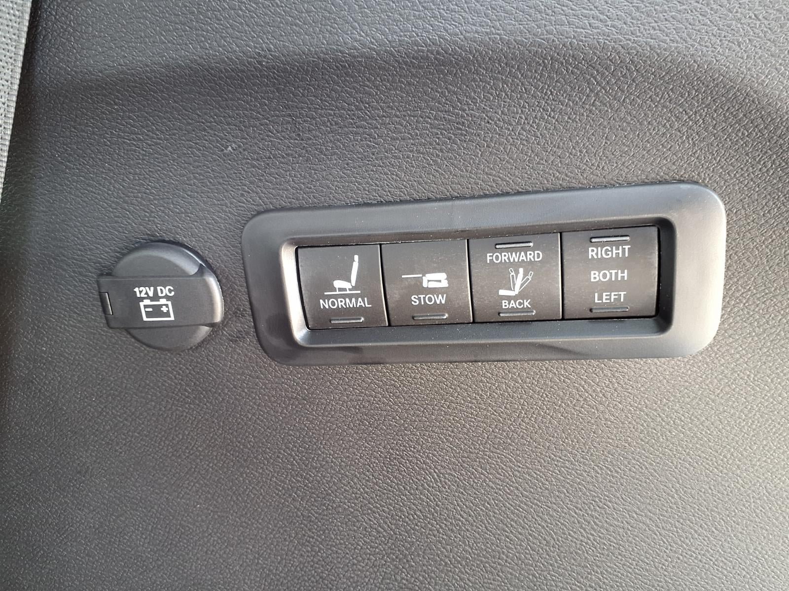 New 2026 Chrysler Pacifica Pinnacle FWD image 28