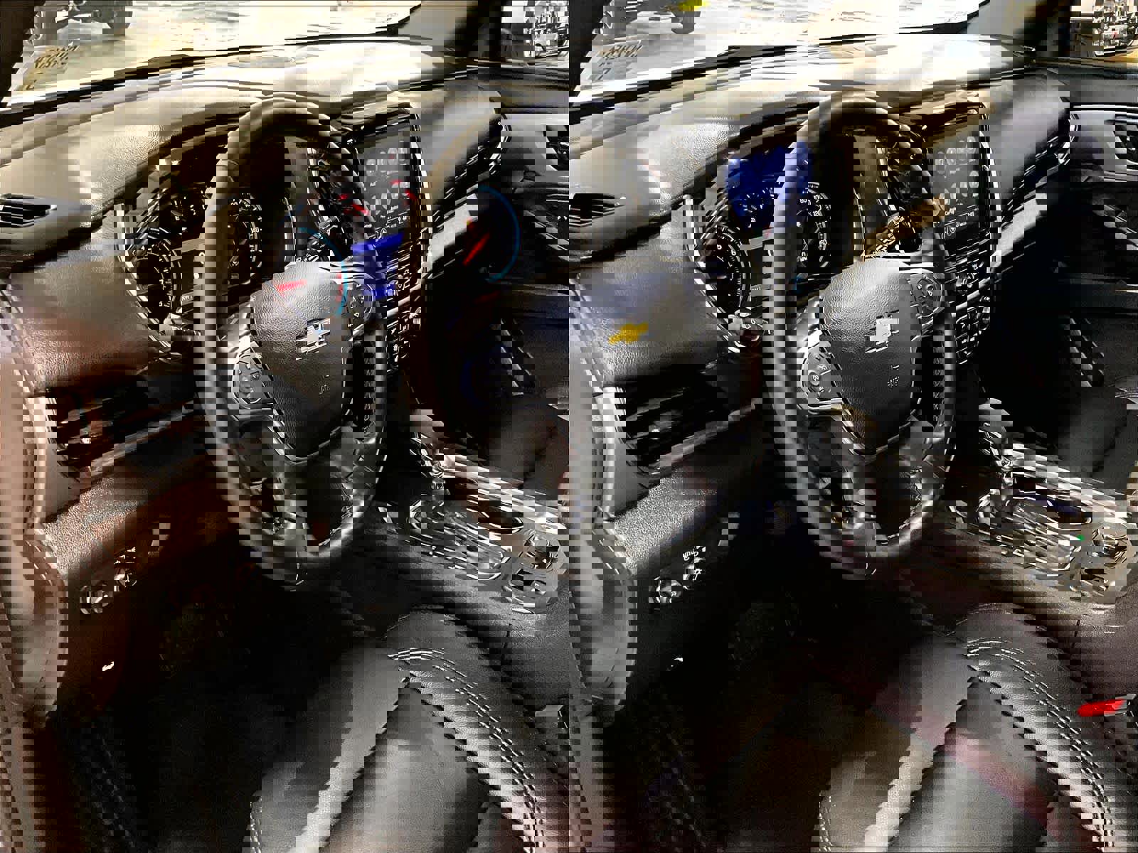 Used 2023 Chevrolet Traverse LT image 8