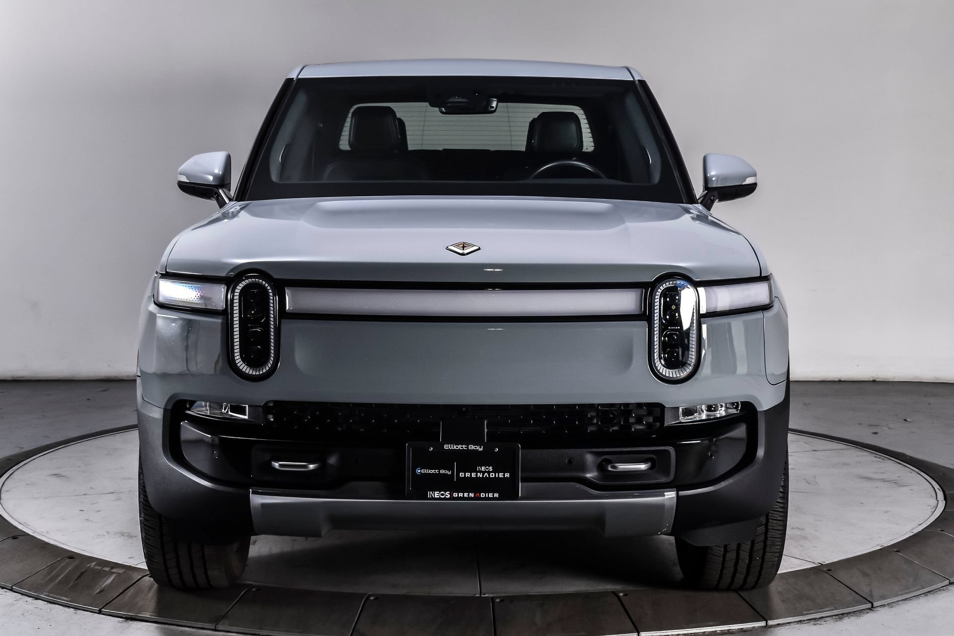 Used 2022 Rivian R1T Adventure AWD/4WD image 2