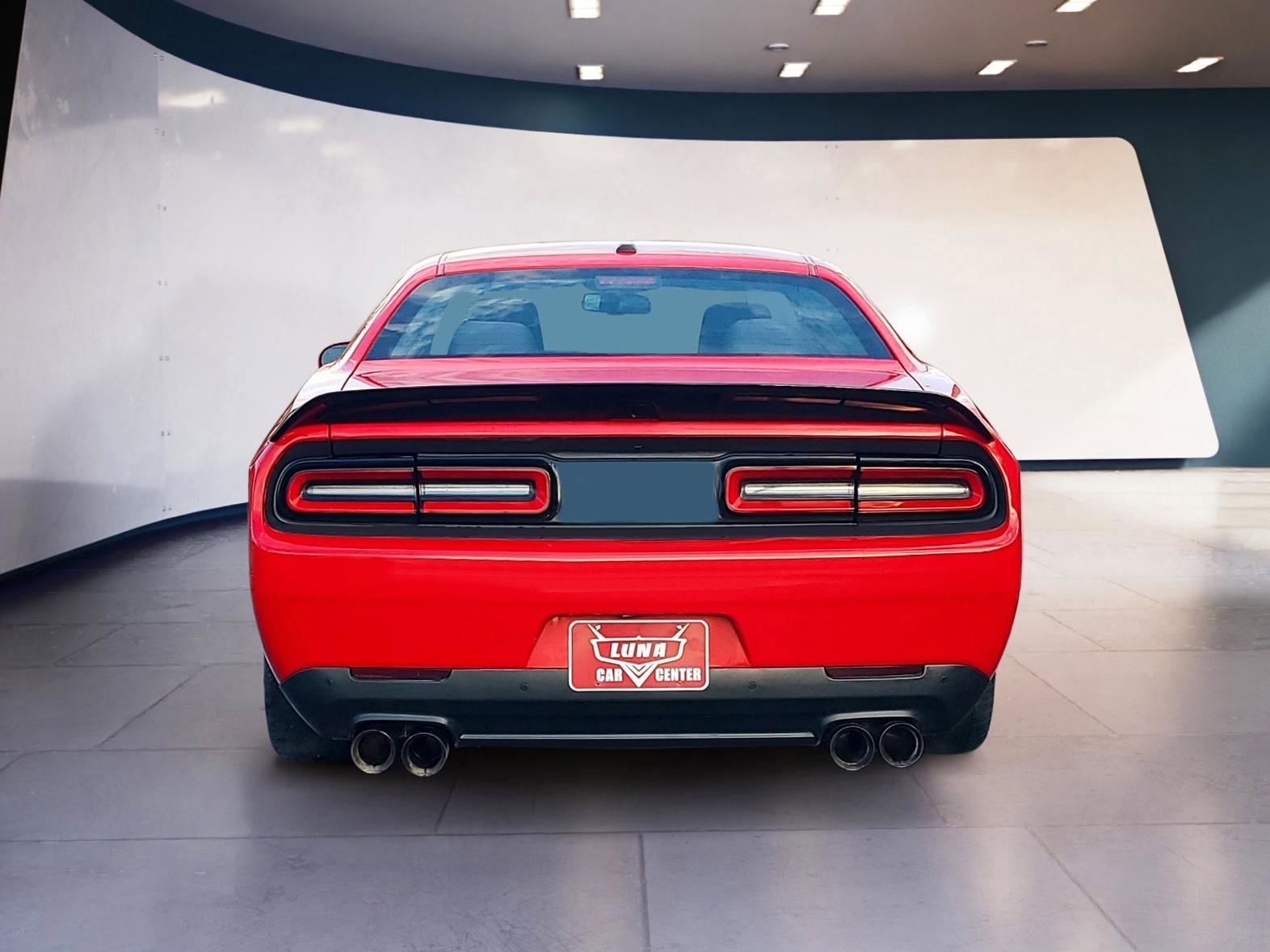 Used 2015 Dodge Challenger SXT w/ Driver Convenience Group RWD image 4