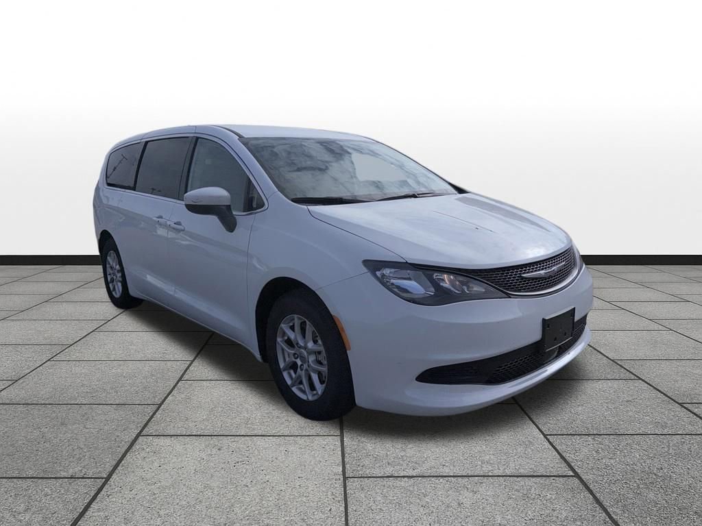 Used 2023 Chrysler Voyager LX FWD image 3