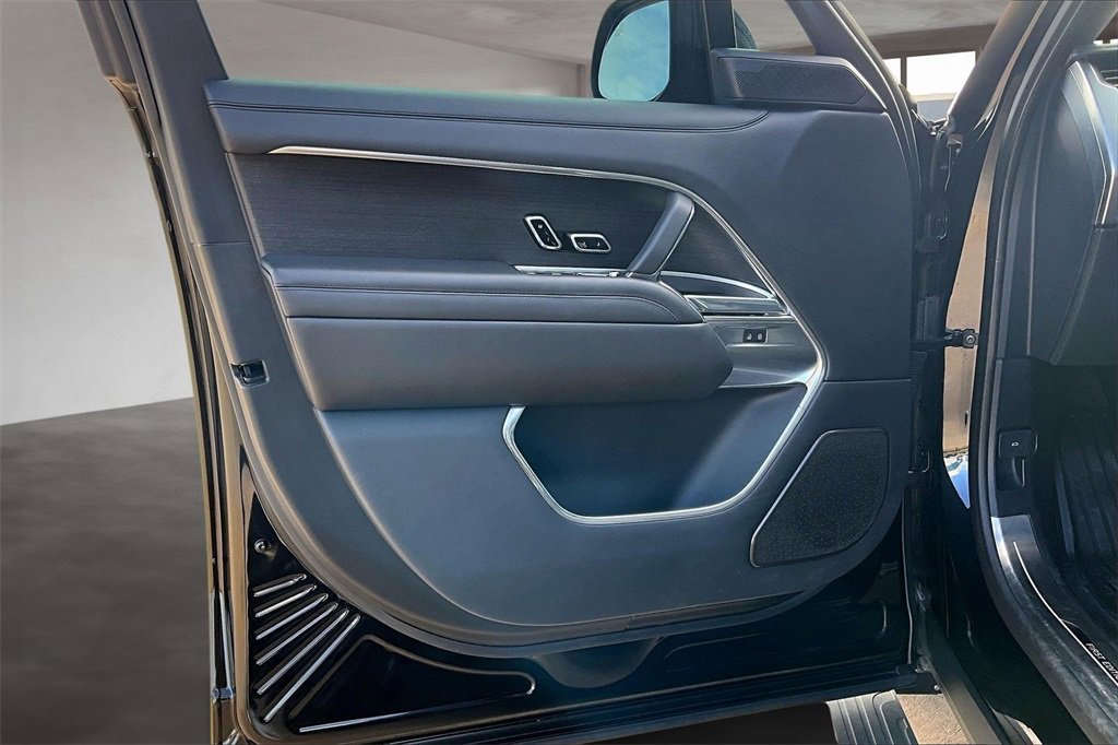 Used 2023 Land Rover Range Rover First Edition image 18
