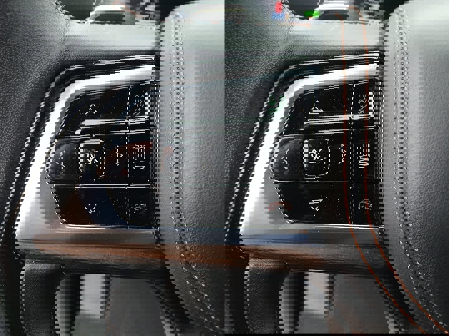 Used 2022 Jeep Grand Cherokee Summit w/ Advanced Protech Group IV image 34