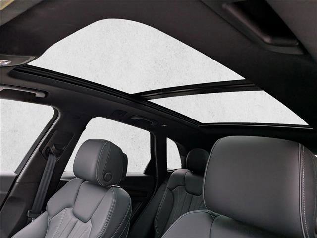 Used 2024 Audi Q5 e Premium Plus image 11