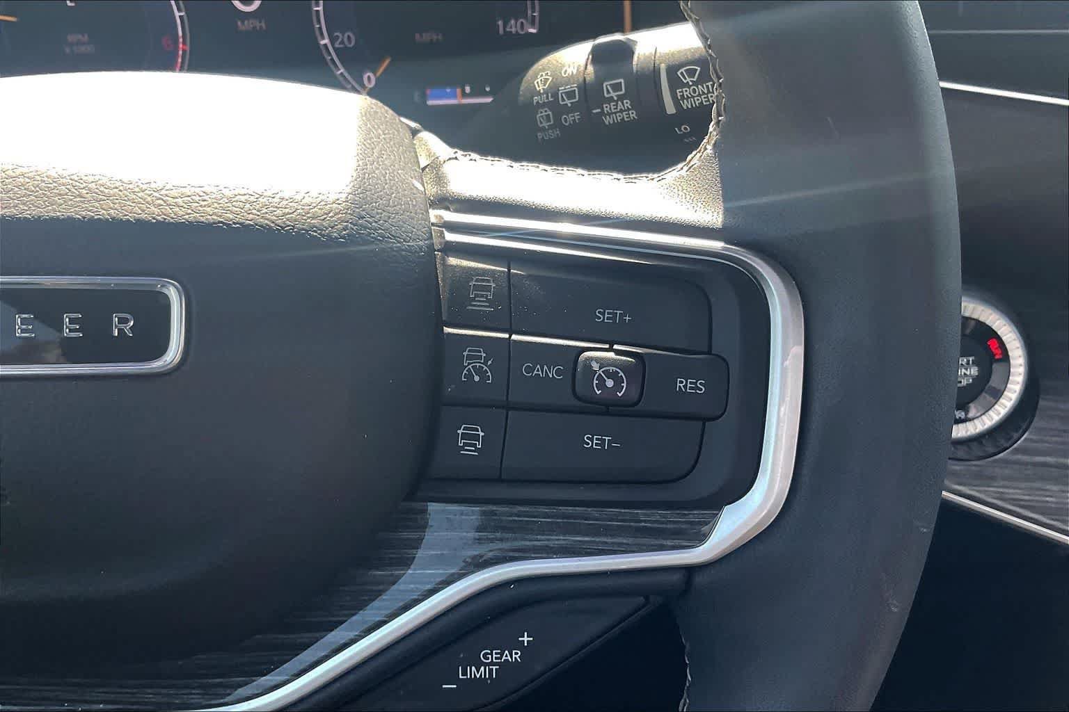 Used 2022 Jeep Wagoneer Series II AWD/4WD image 24