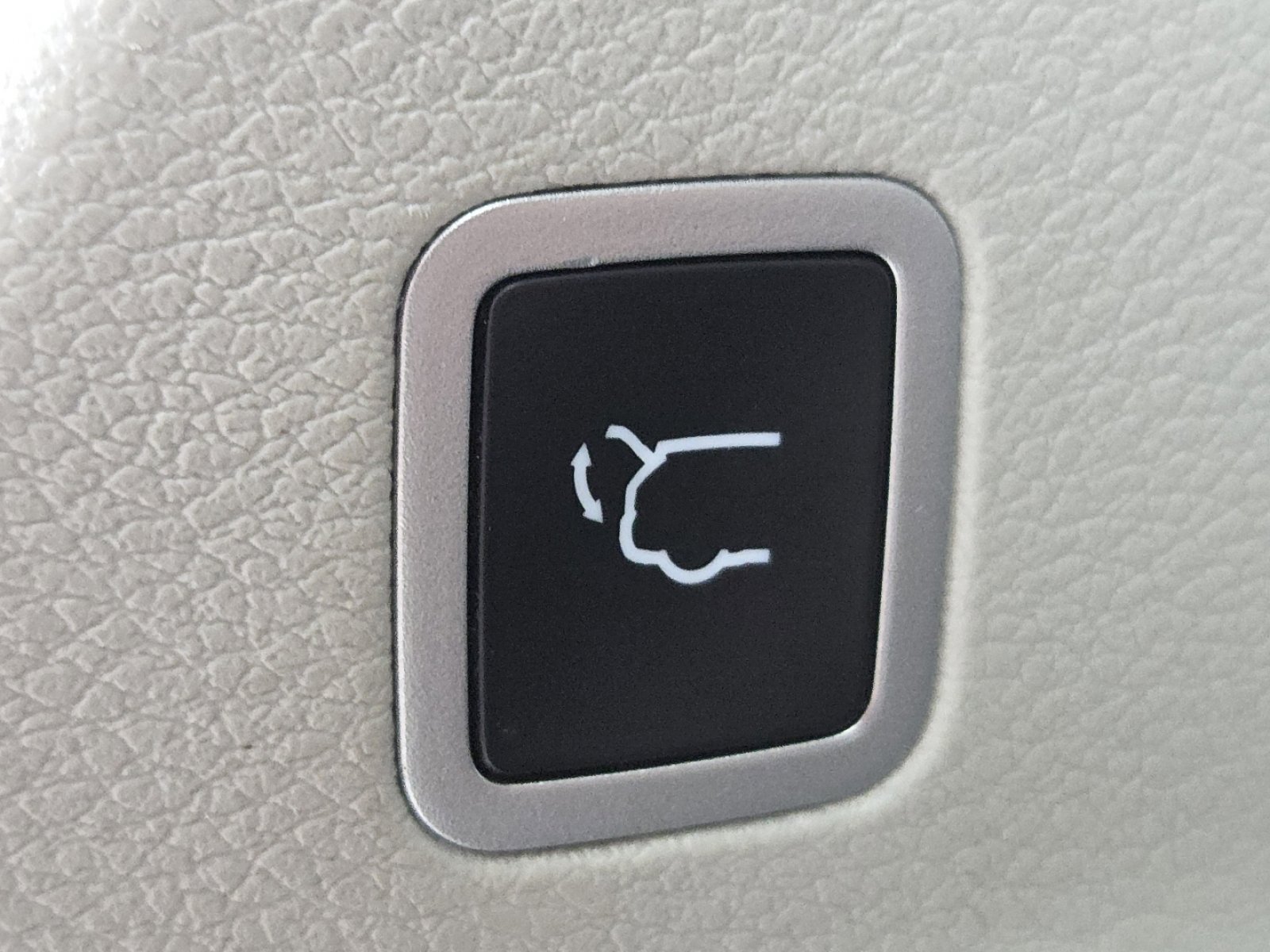 Used 2023 Chrysler Voyager LX image 18