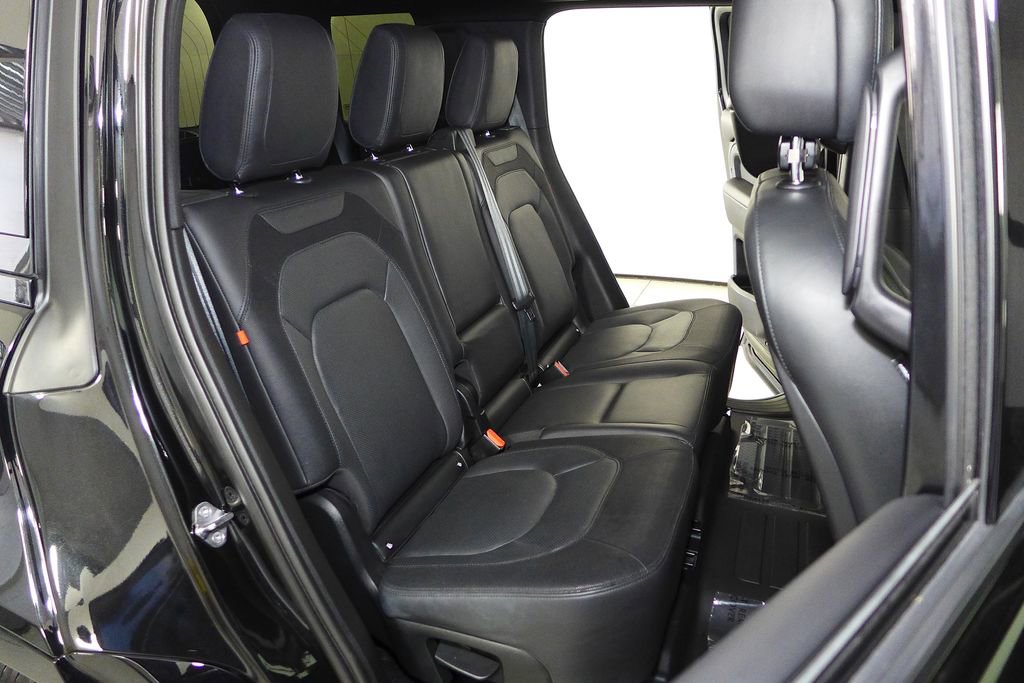 Used 2023 Land Rover Defender 110 X-Dynamic SE image 20
