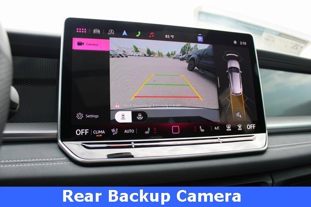 New 2025 Volkswagen Tiguan SE R-Line image 3