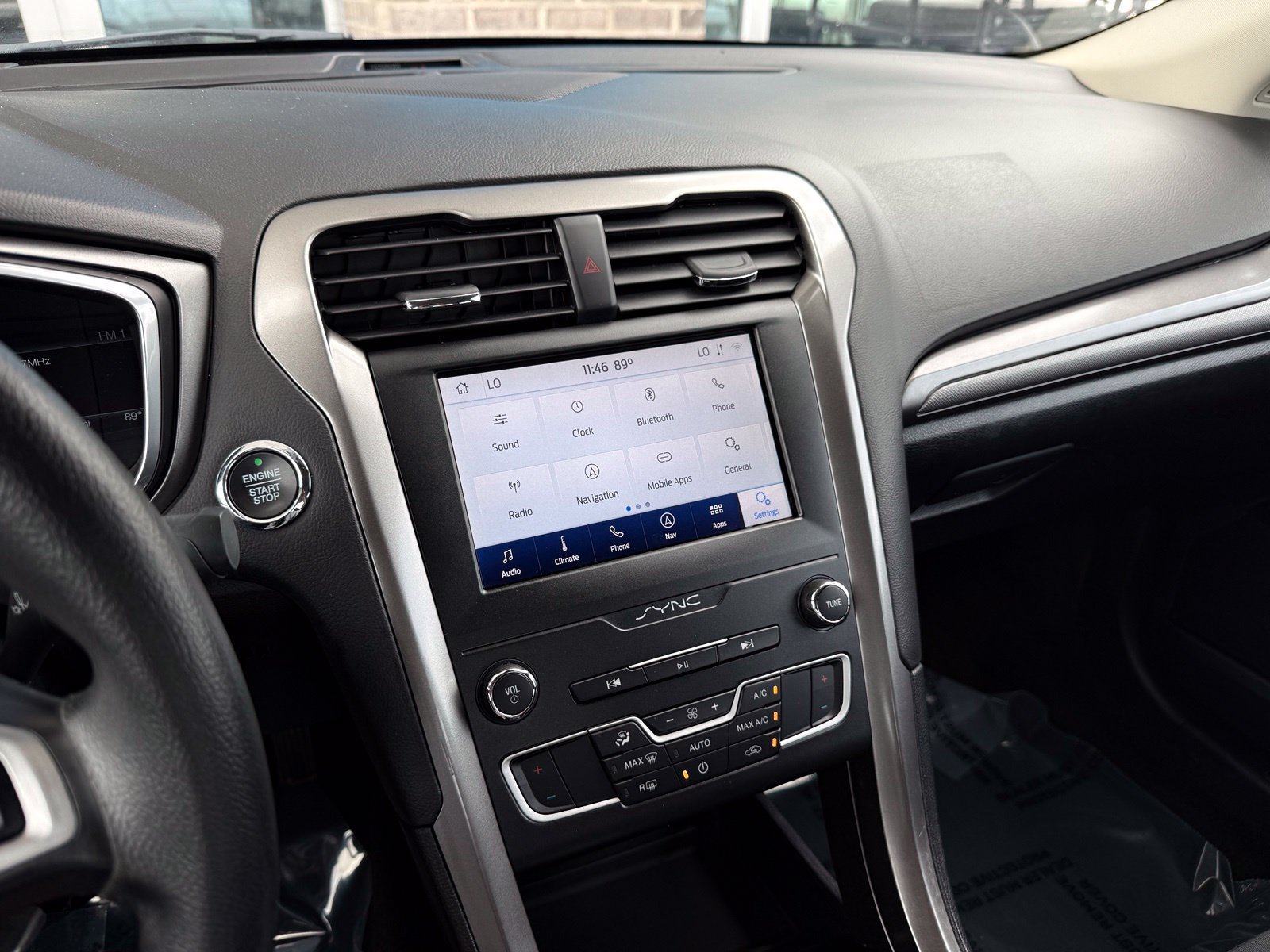Used 2020 Ford Fusion SE FWD image 31
