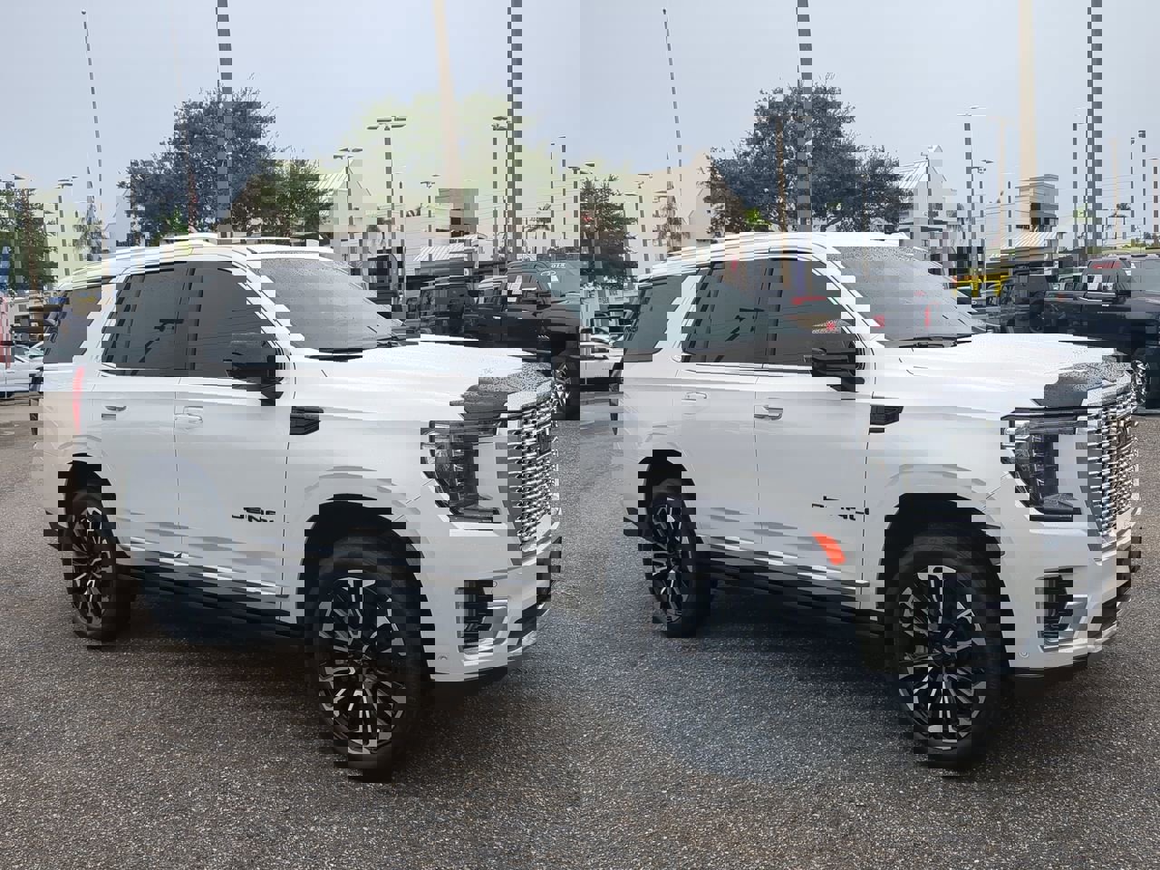 Used 2024 GMC Yukon Denali w/ Denali Reserve Package image 2