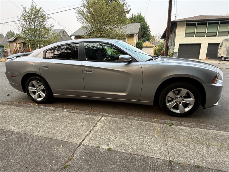 Used 2014 Dodge Charger SE RWD image 6