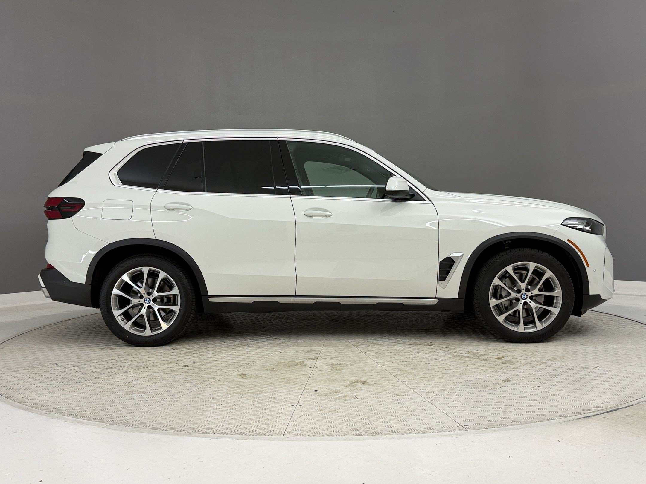 Used 2024 BMW X5 sDrive40i w/ Parking Assistance Package RWD image 8