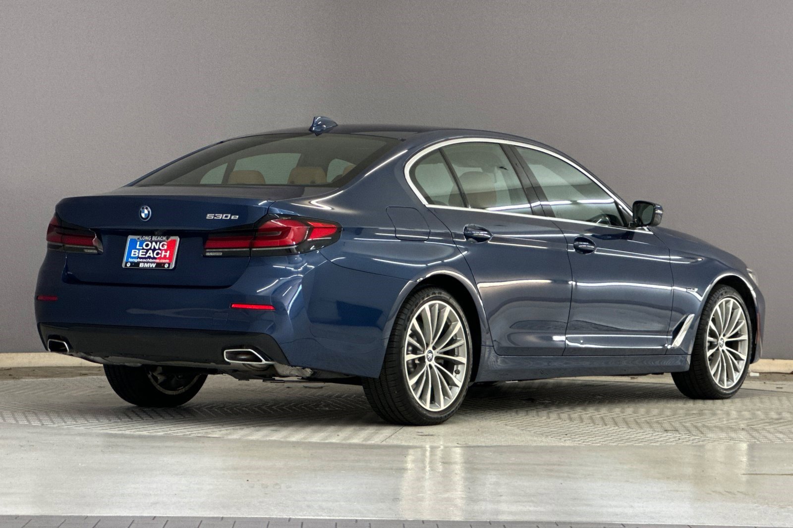 Certified 2023 BMW 530e w/ Convenience Package image 8