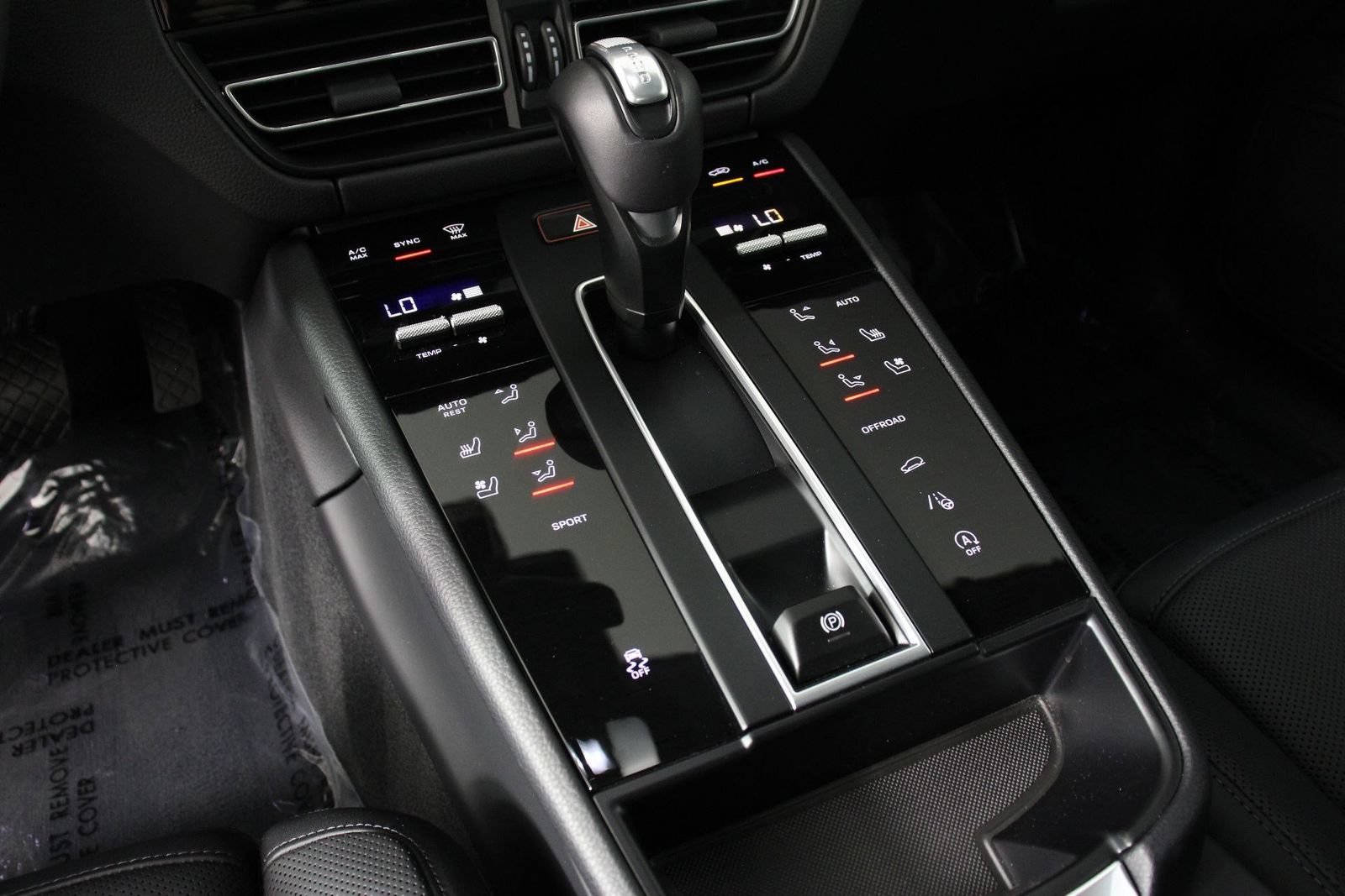 Certified 2026 Porsche Macan AWD/4WD image 18