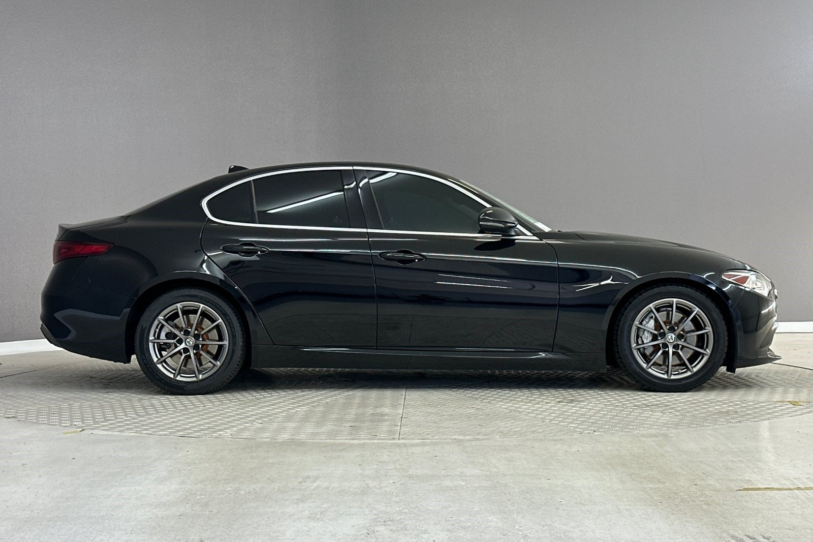 Used 2020 Alfa Romeo Giulia RWD image 8