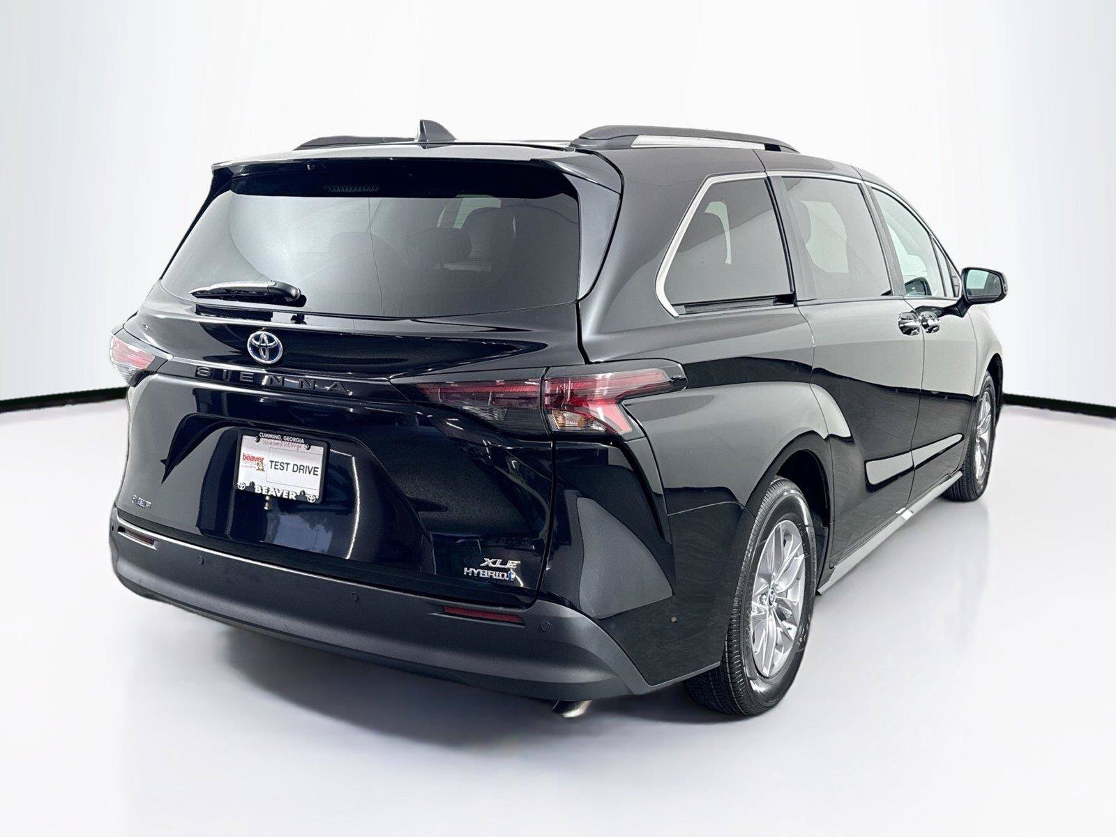 Certified 2024 Toyota Sienna XLE FWD video 2
