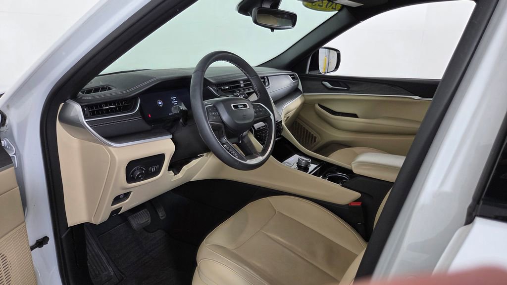 Used 2023 Jeep Grand Cherokee L Limited AWD/4WD image 20